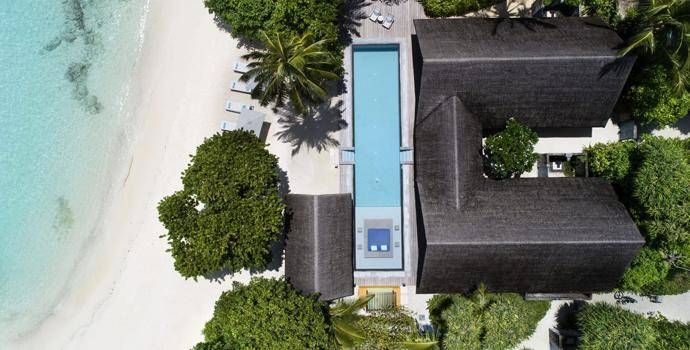 Two-Bedroom Family Beach Bungalow mit Pool, Four Seasons Resort Maldives