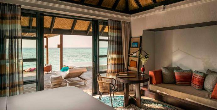 Wohnen im Schlafzimmer, Sunrise Three Bedroom Water Suite with Pool, Four Seasons Resort Maldives at Kuda Huraa