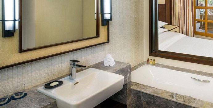 Bad, Deluxe Rooms, Sheraton Full Moon Resort & SPA
