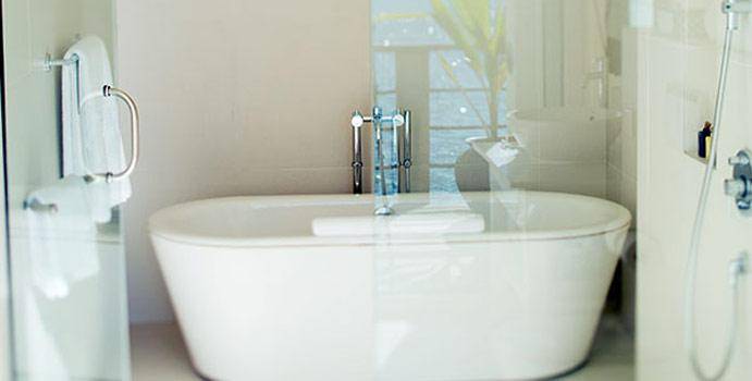 Baf, Overwater Pavillion, Holiday Inn Resort Kandooma
