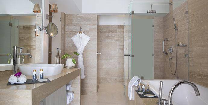 Badezimmer, Superior Beach Villa, Taj Coral Reef Resort & Spa