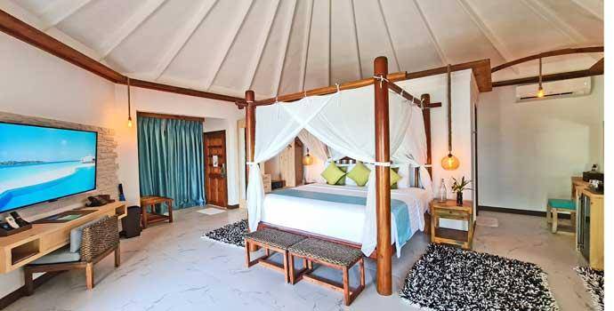 Beach Suite with Infinity Pool, Kihaa Maldives