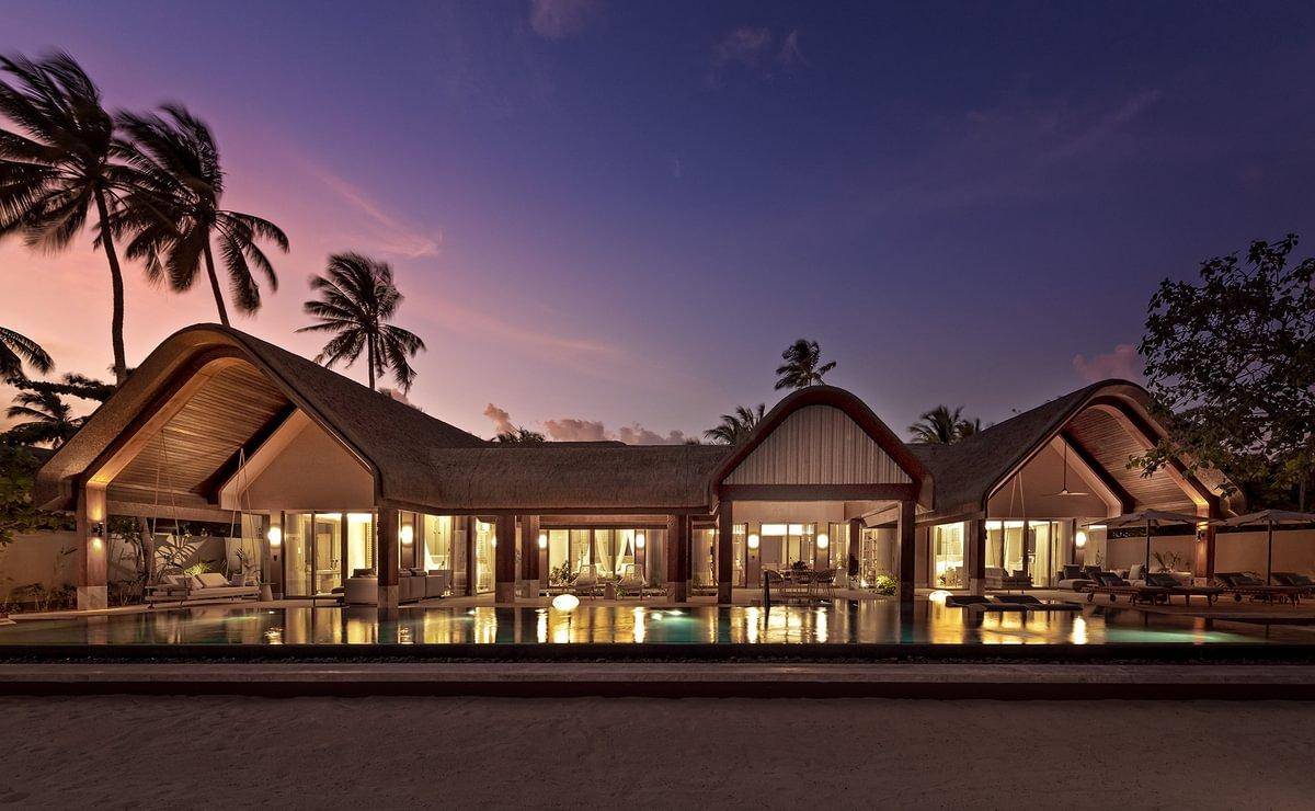 JOALI BEING | Three Bedroom Wellbeing Beach Residence | Ansicht bei Nacht