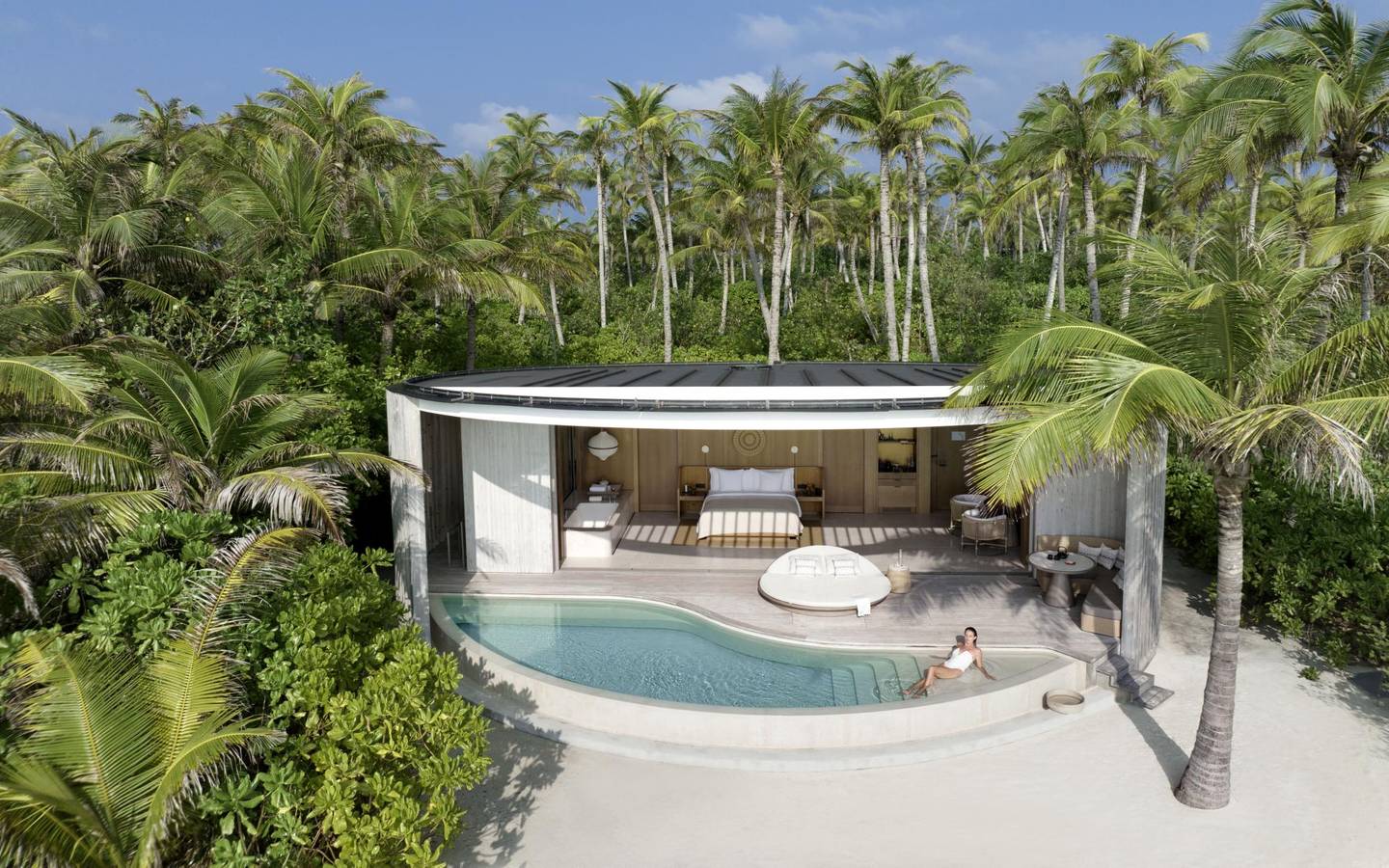 The_Ritz_Carlton_Maldives_Fari_Islands_Beach_Pool_Villa