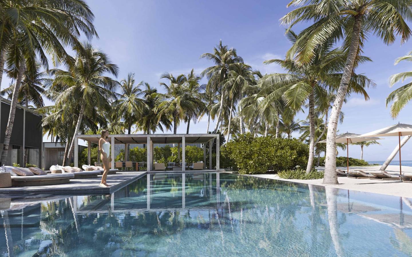The_Ritz_Carlton_Maldives_Fari_Islands_Estate_Pool