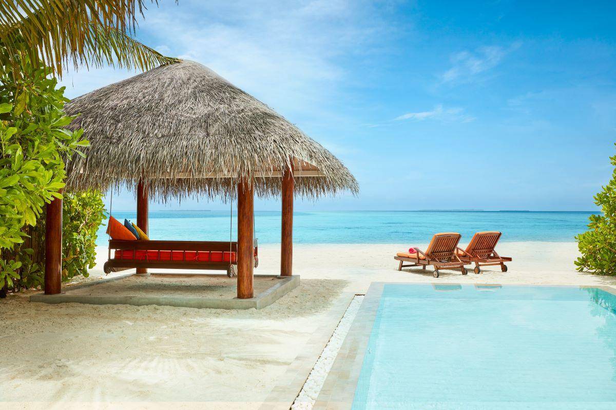 Sun Siyam Vilu Reef, Malediven, Beach Villa with Pool, Pool und Schaukel