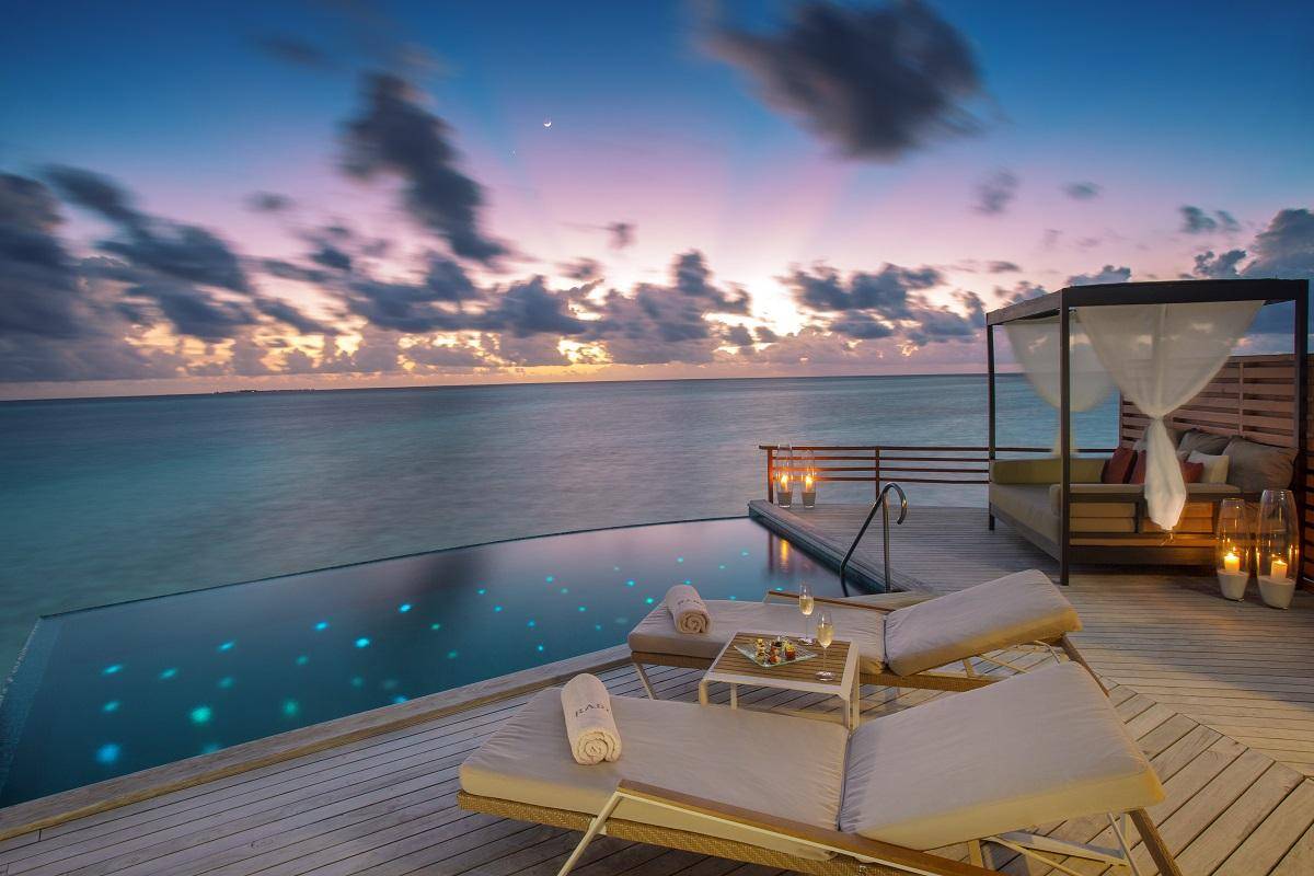 Baros Maldives, Water Pool Villa, Sonnenuntergang