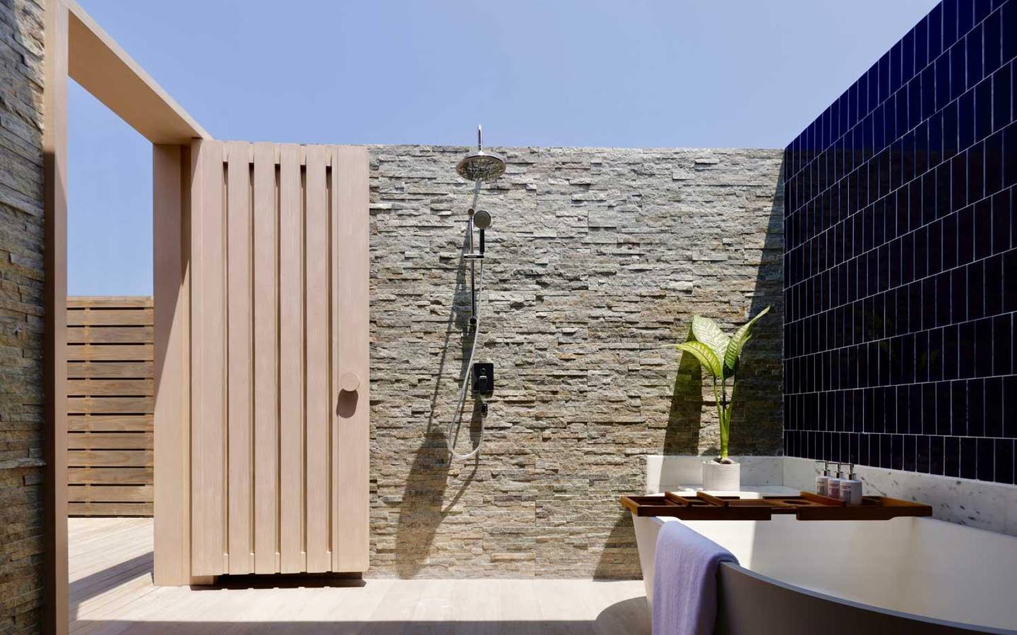 Avani Over Water Pool Villa, Badezimmer aussen