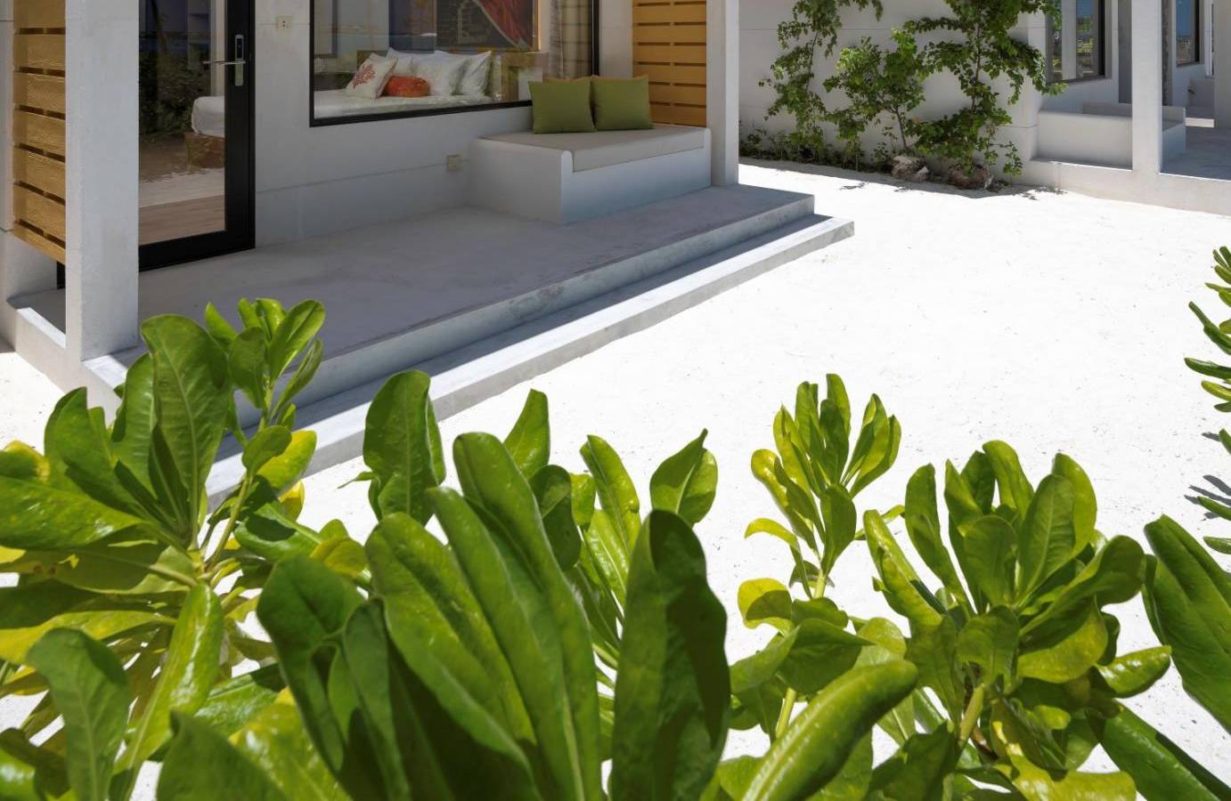 oblu-xperience-ailafushi-outside