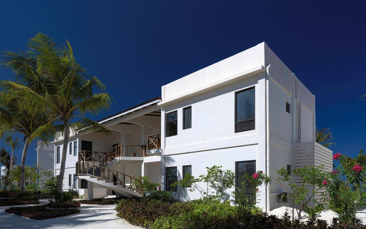 oblu-xperience-ailafushi-ocean-view-room-outside
