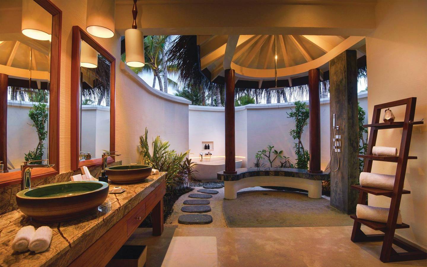 oblu-select-at-sangeli-maldives-beachvilla-bathroom