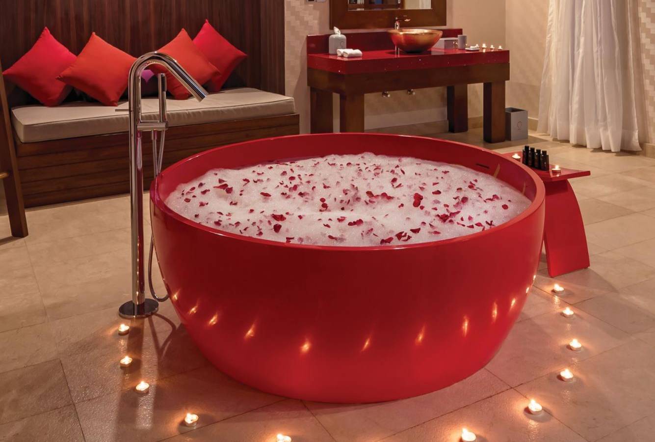 oblu-select-at-sangeli-maldives-honeymoon-select-ocean-villa-bathroom-bath-tube