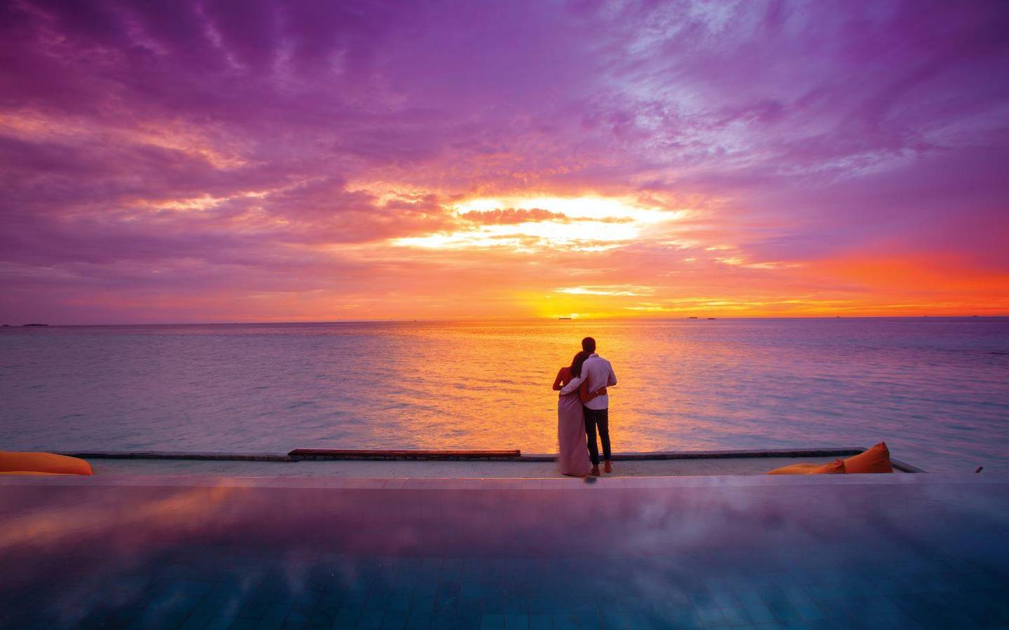 ozen-life-maadhoo-maldives-the-ozen-residence-couple-sunset-sandbank