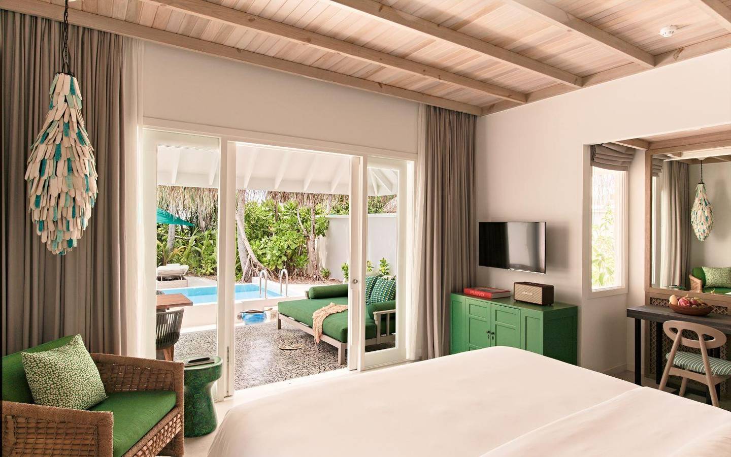 Seaside Finolhu, Baa Atoll, Maldives, Private Pool Villa, Schlafzimmer