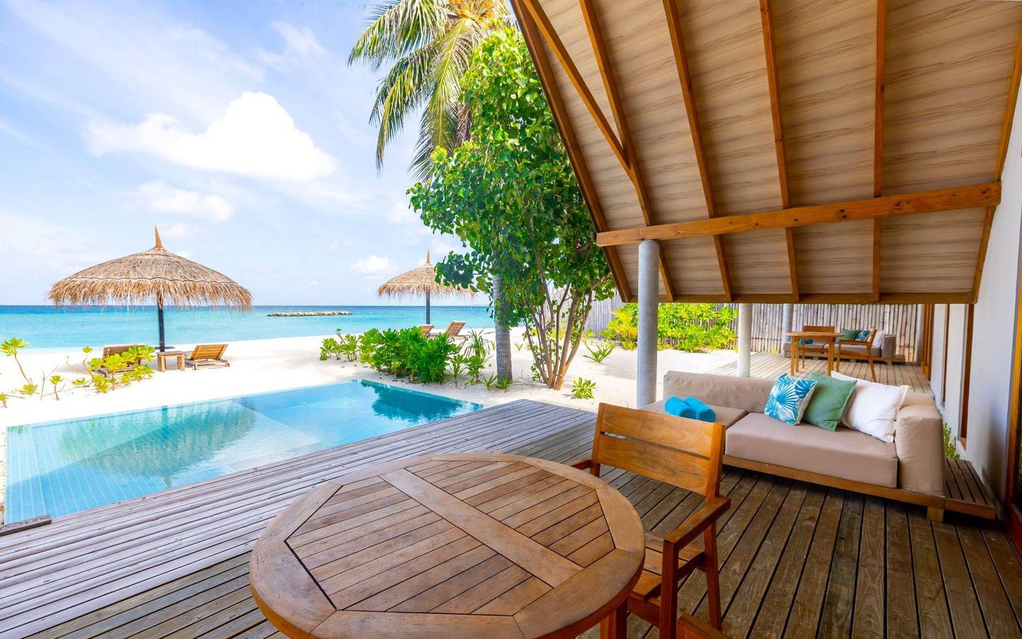 Fushifaru Maldives, Beach Duplex Villa, Terrasse mit Pool