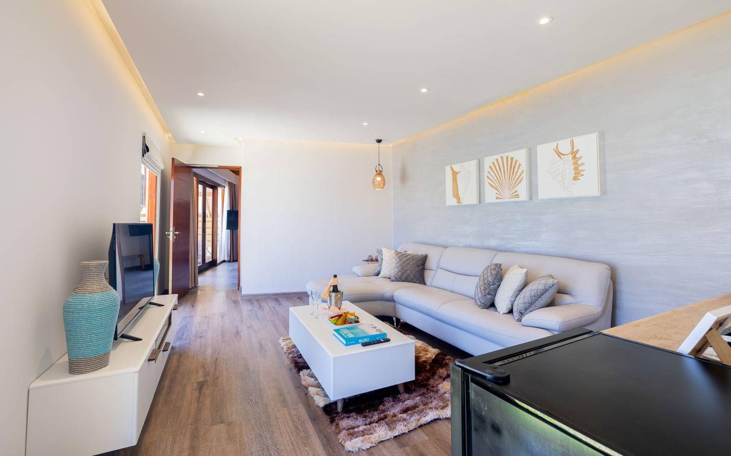 Fushifaru Maldives, Premium Beach Duplex Villa, Wohnbereich