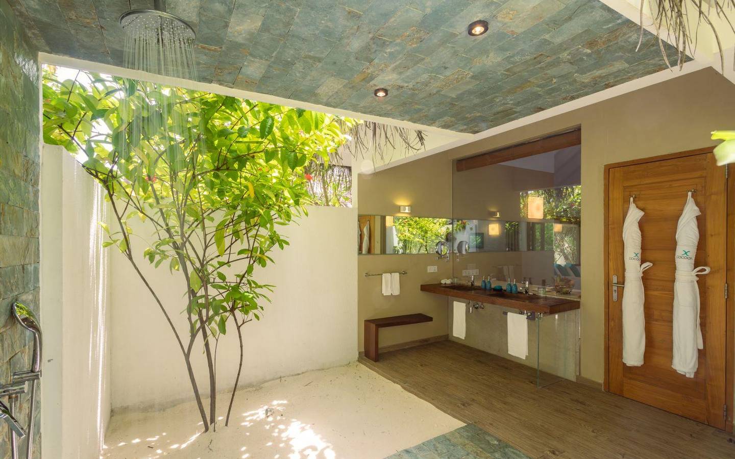 Cocoon Maldives, Beach Suite with Pool, Badezimmer