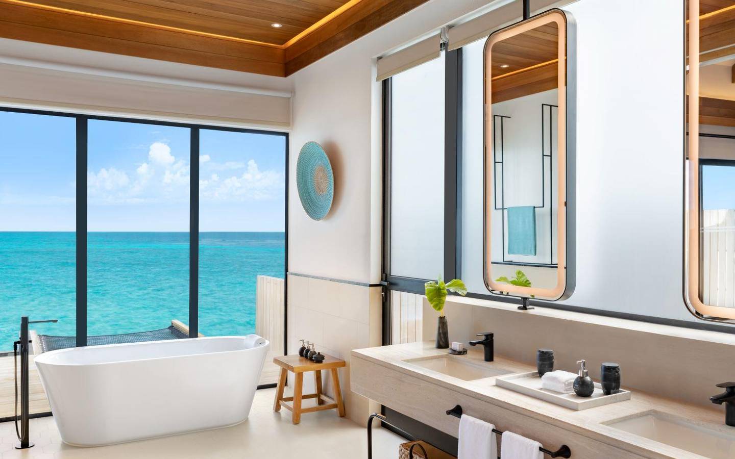 Hilton Maldives Amingiri, One Bedroom Overwater Suite with Pool, BAdezimmer