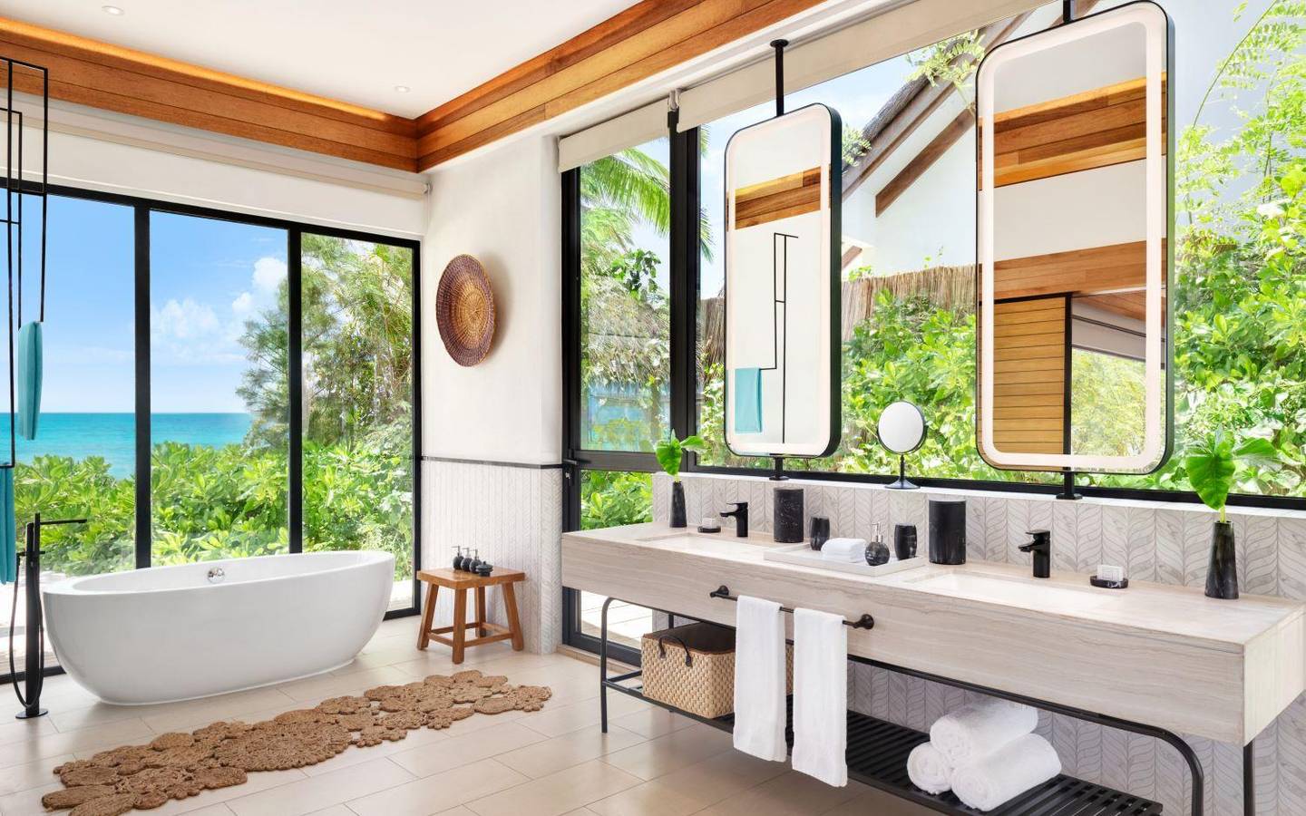 Hilton Maldives Amingiri, Two Bedroom Beach Pool Villa, Badezimmer