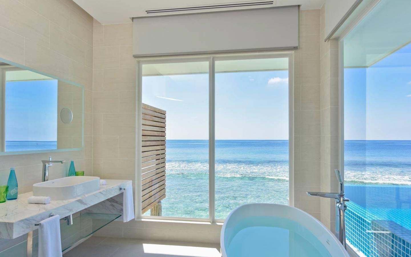 Kandima, Ocean Pool Villa, BAdezimmer