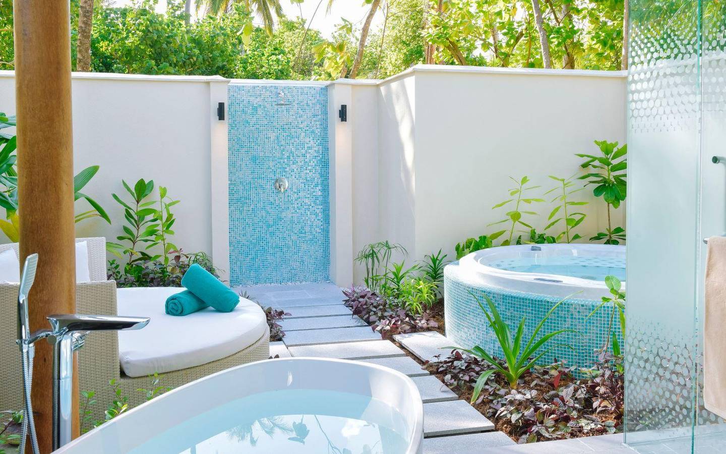 Kandima, Sunrise Beach Pool Villa with Swirl Pool, Badezimmer