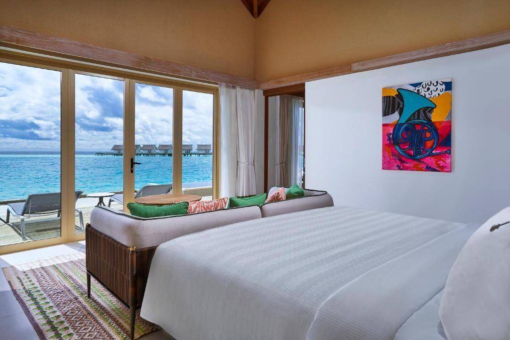 1. Schlafzimmer, Rock Royalty Overwater Pool Villa (2-Bedroom)