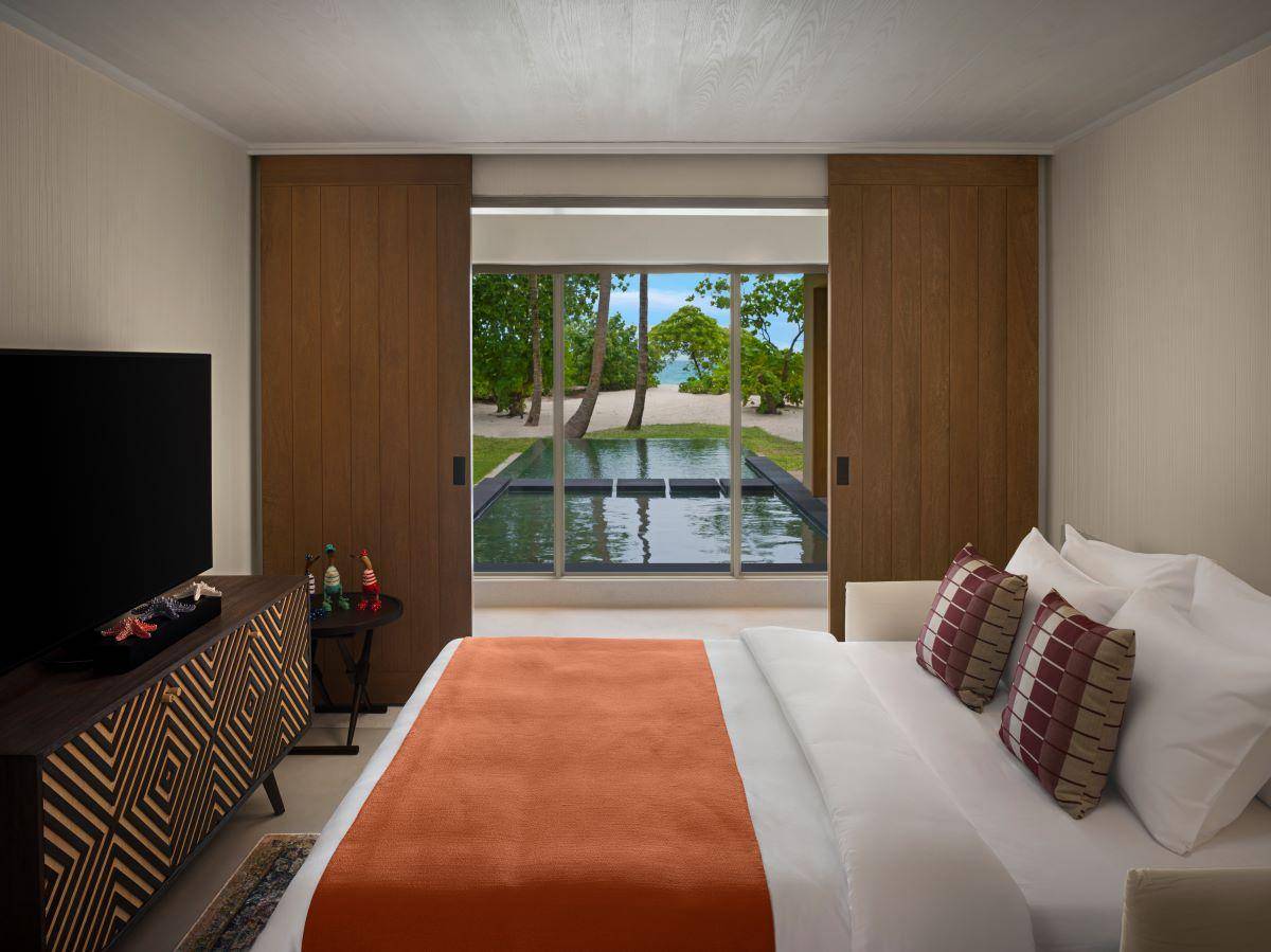 InterContinental Maldives Maamunagau Resort, Two Bedroom Family Lagoon Pool Villa, Kinderzimmer
