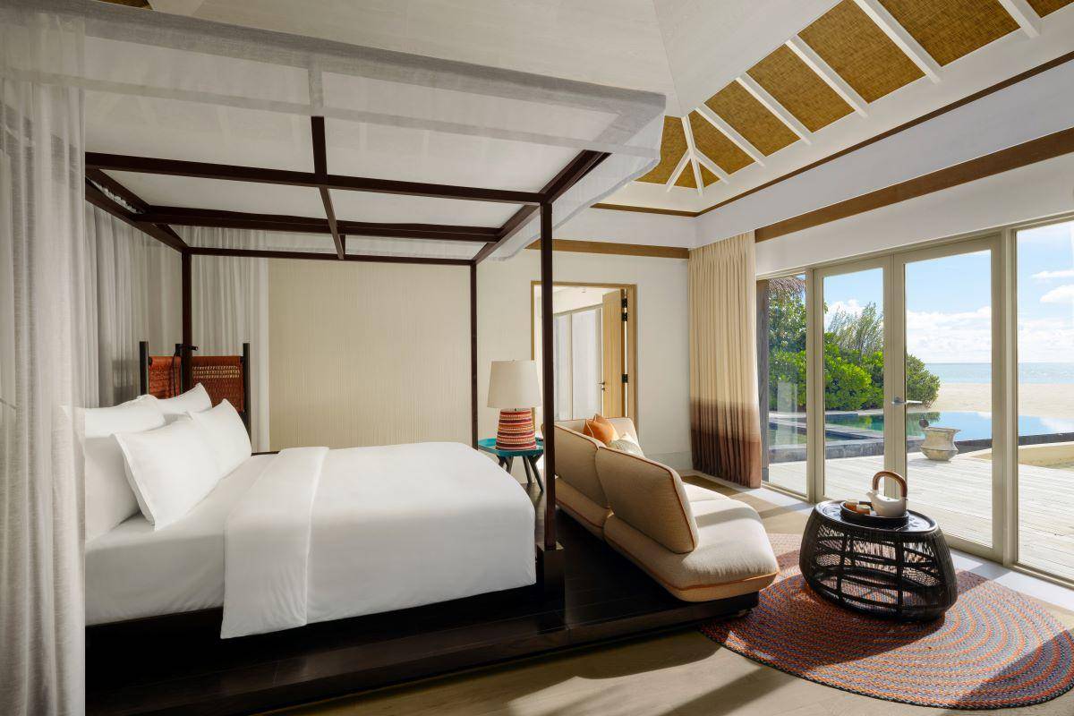 InterContinental Maldives Maamunagau Resort, One Bedroom Beach Pool Villa, Schlafzimmer