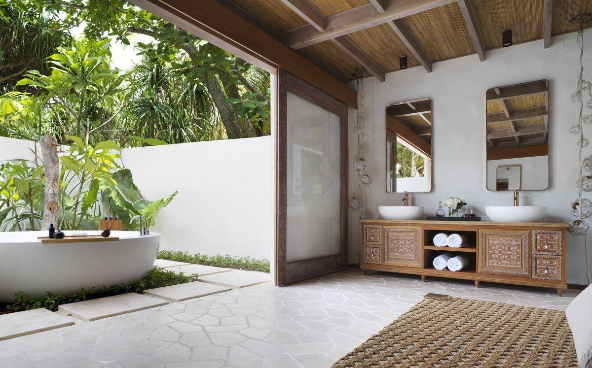 Bad, Deluxe Beach Sunrise Villa, Fairmont Maldives Sirru Fen Fushi