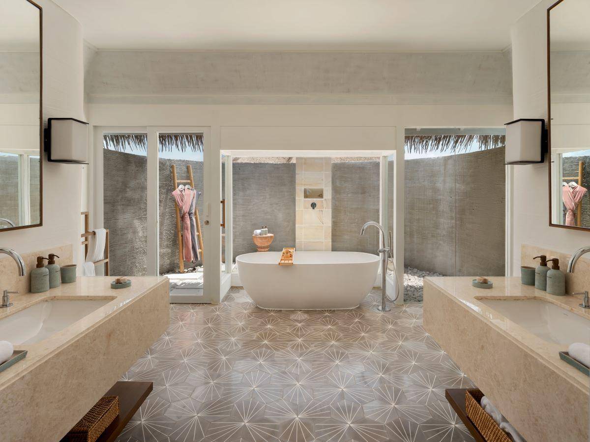 Six Senses Kanuhura, Two Bedroom Water Villa with Pool, Badezimmer
