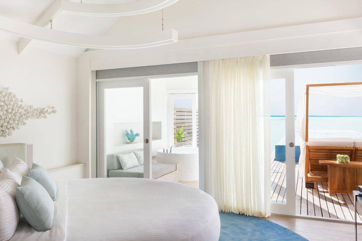 Lux* South Ari Atoll, Temptation Pool Water Villa, Schlafbereich