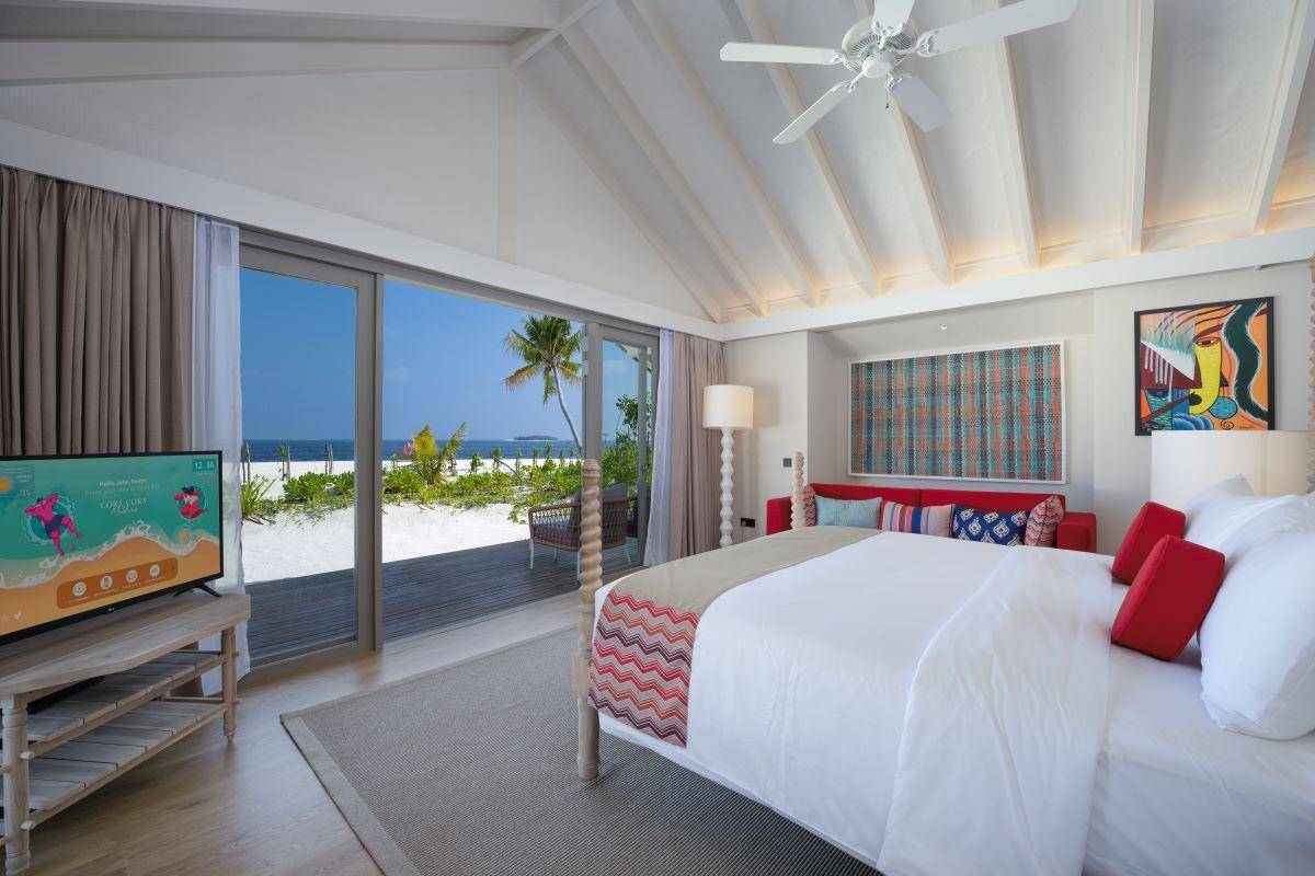 Cora Cora Maldives, Beach Pool Suite, Schlafzimmer mit Ausgang zur Terrasse