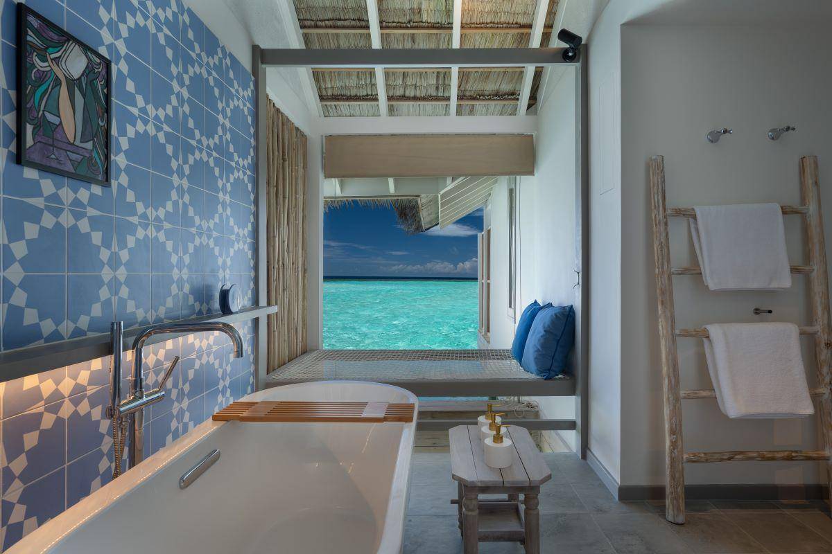 Cora Cora Maldives, Lagoon Villa, Badezimmer mit Hängematte