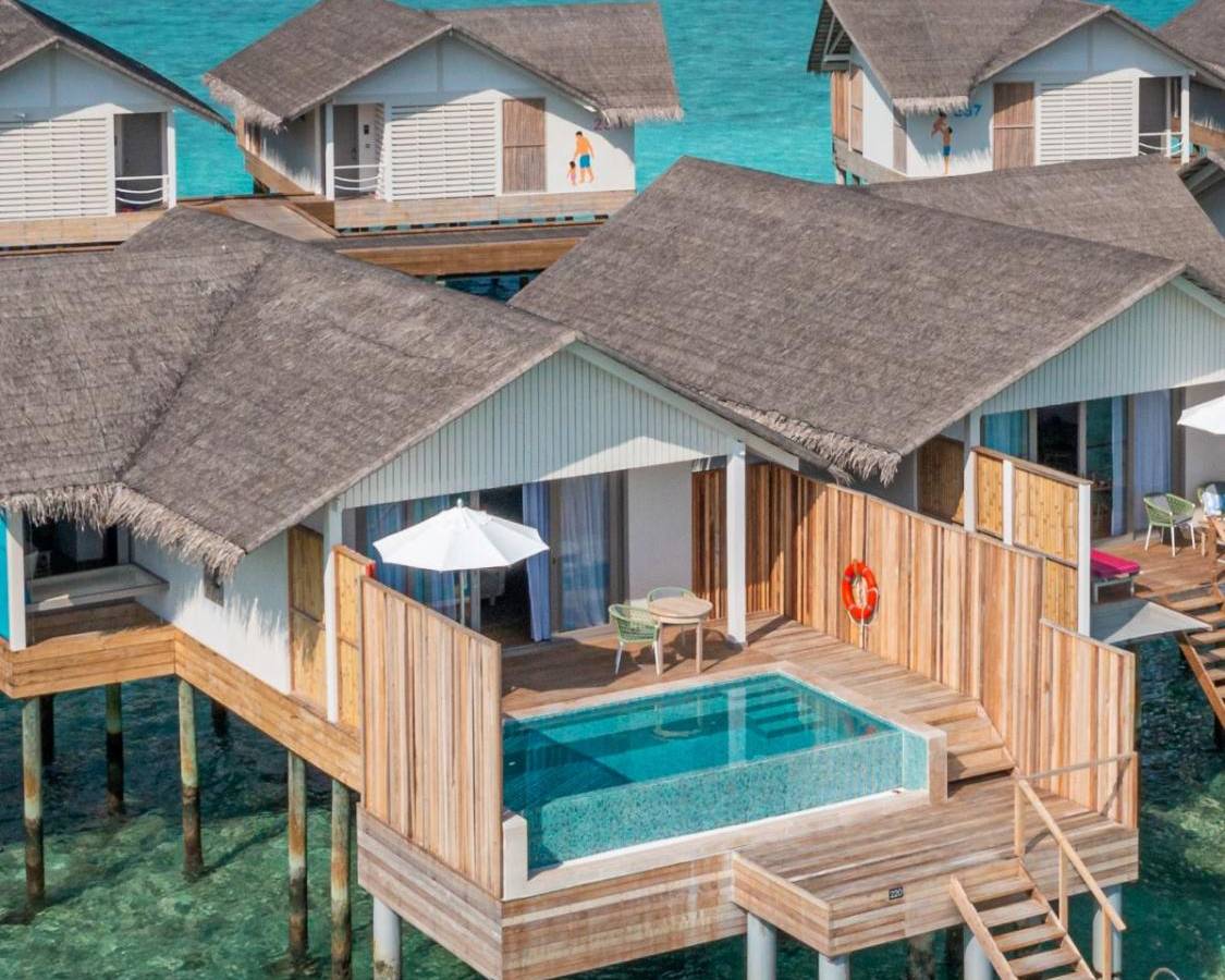 Cora Cora Maldives, Lagoon Pool Villa, Terrasse mit Pool und Treppen zum Meer