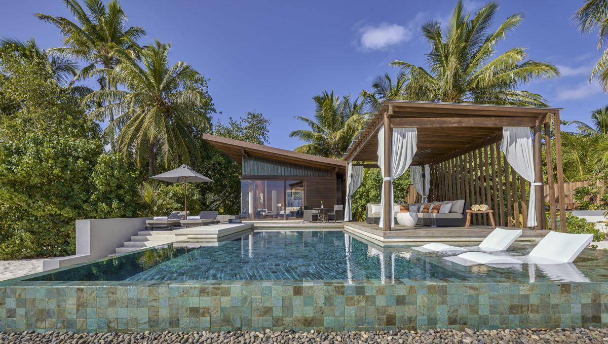 Park Hyatt Maldives Hadahaa, Deluxe Beach Pool Villa, Außenbereich mit Terrasse und Pool