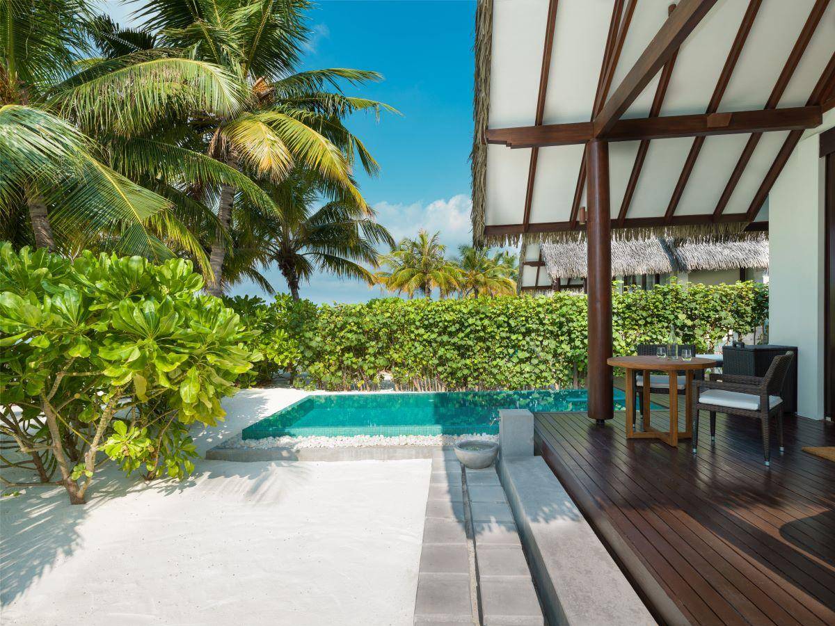 Heritance Aarah, Pool Beach Villa, Terrasse, Pool und Palmen
