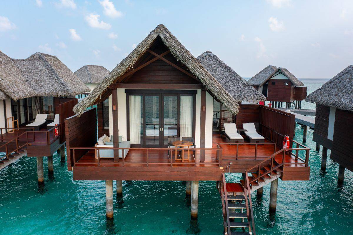 Heritance Aarah, Ocean Villa, Außenansicht mit Treppe