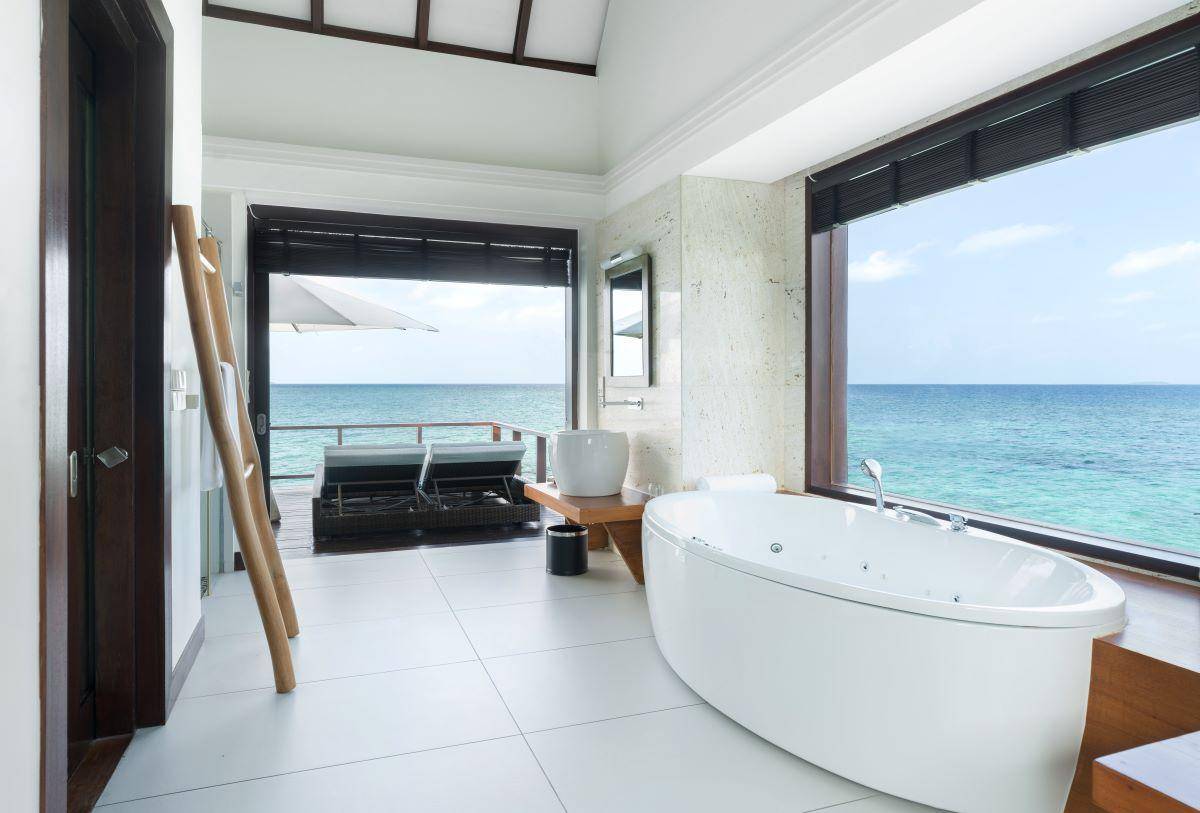 Heritance Aarah, Ocean Suite, Badezimmer mit Jacuzzi