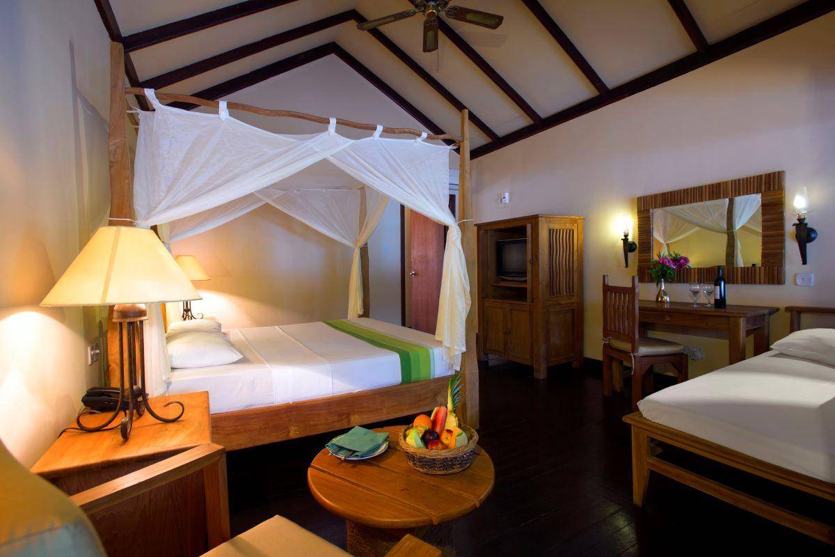 Filitheyo Island Resort, Schlafzimmer mit Sitzgelegenheit