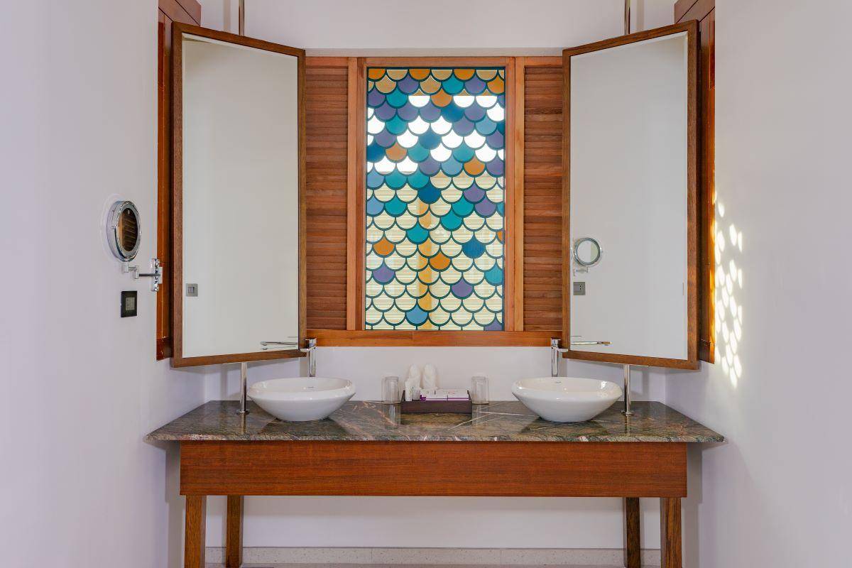Cinnamon Hakuraa Huraa Maldives, Malediven, Water Bungalow, Badezimmer mit Waschbecken
