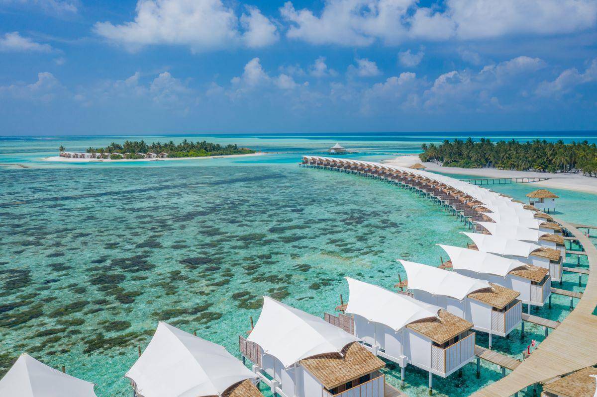 Cinnamon Hakuraa Huraa Maldives, Malediven, Water Bungalow, Luftbild von Wasserbungalows