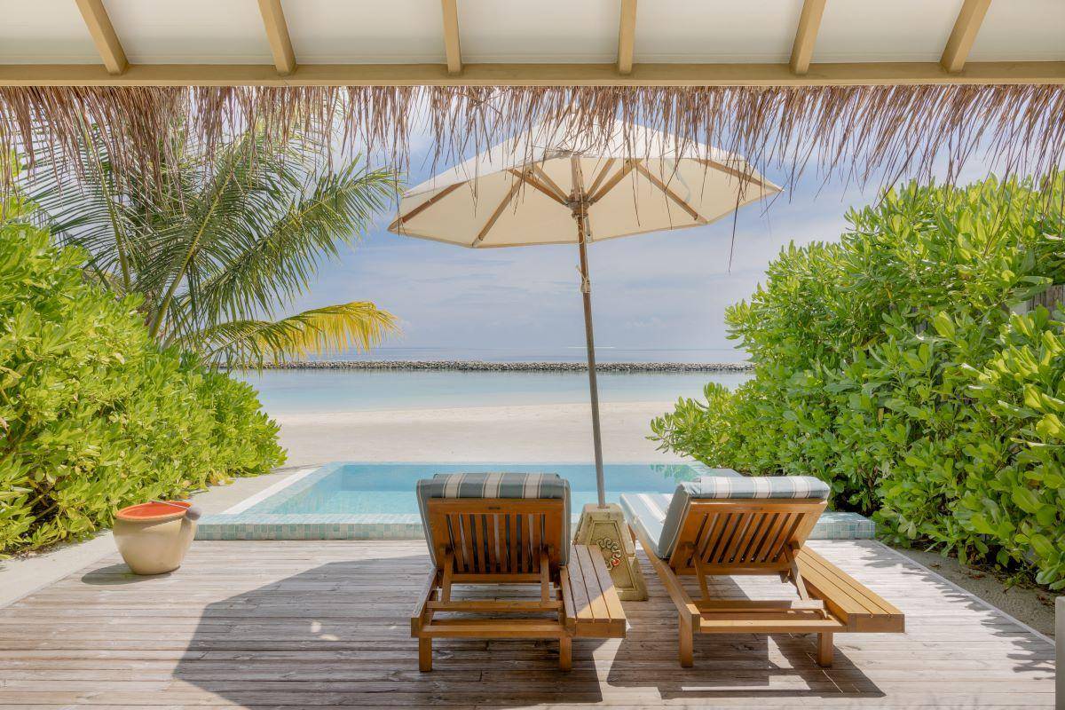 Sun Siyam Iru Veli, Malediven, Family Beach Villa with Pool, Terrasse mit Pool