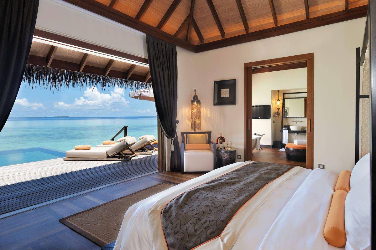 Ayada Maldives, Malediven, Sunset Ocean Suite with Pool, Schlafzimmer