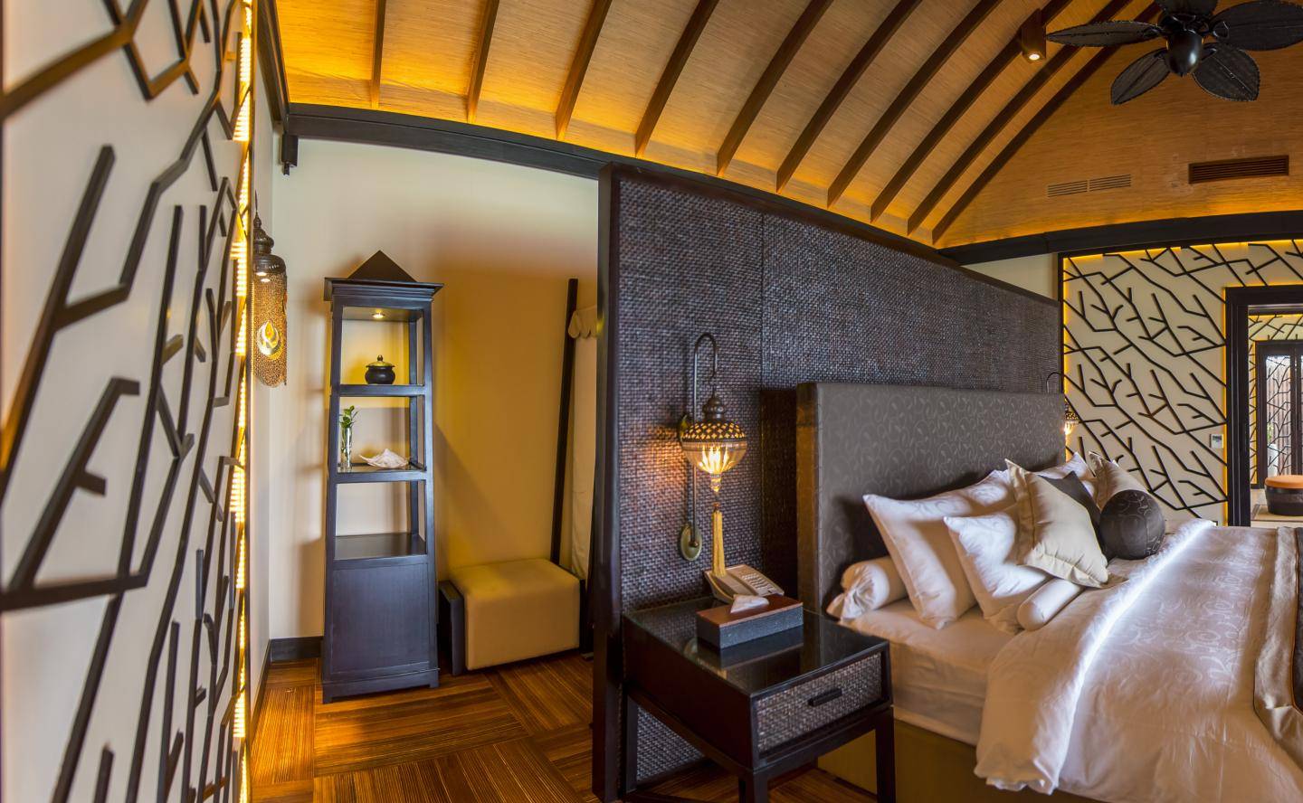 Ayada Maldives, Malediven, Ayada Royal Ocean Suite, Schlafzimmer mit Ausgang zur Terrasse