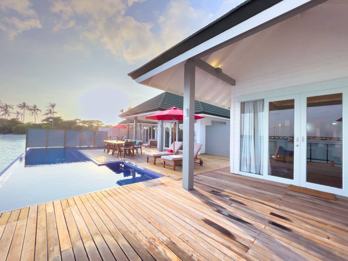 Siyam World Maldives, Malediven, Three Bedroom Lagoon Villa with Pool and Slide, Terrasse mit Pool