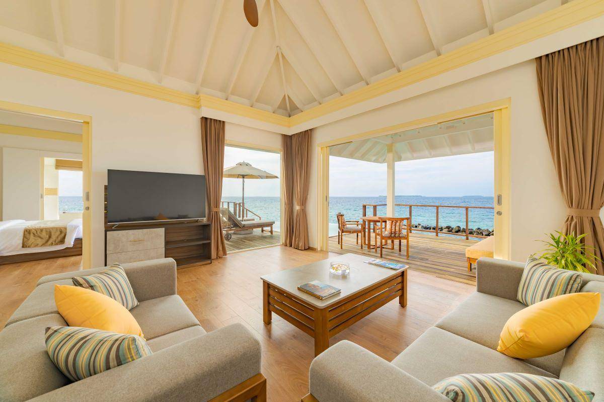 Siyam Wold Maldives, Malediven, Water Pavilion with Pool and Slide, Wohnbereich mit Zugang zur Terrasse
