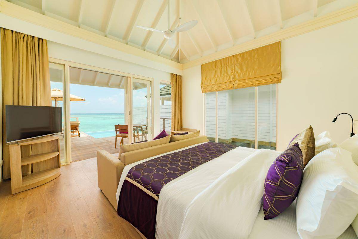 Siyam World Maldives, Malediven, Lagoon Villa with Pool and Slide, Schlafzimmer mit Ausgang zur Terrasse