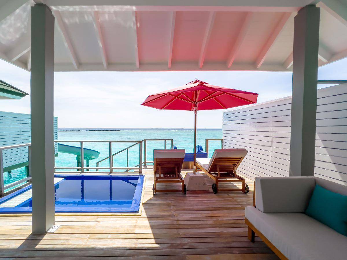 Siyam World Maldives, Malediven, Water Villa with Pool and Slide, Terrasse mit Pool