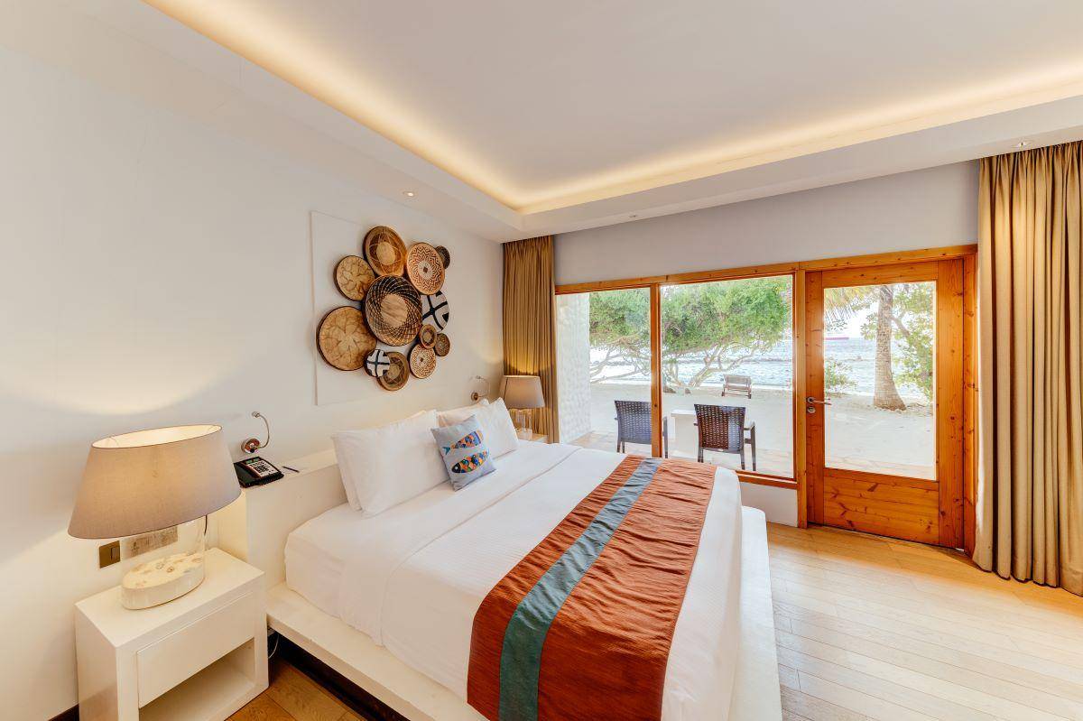 Cinnamon Dhonveli Maledives, Malediven, Superior Ocean View, Schlafzimmer und Terrasse