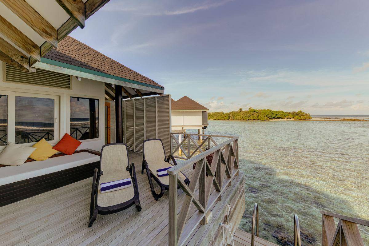 Cinnamon Dhonveli Maldives, Malediven, Water Bungalow, Terrasse